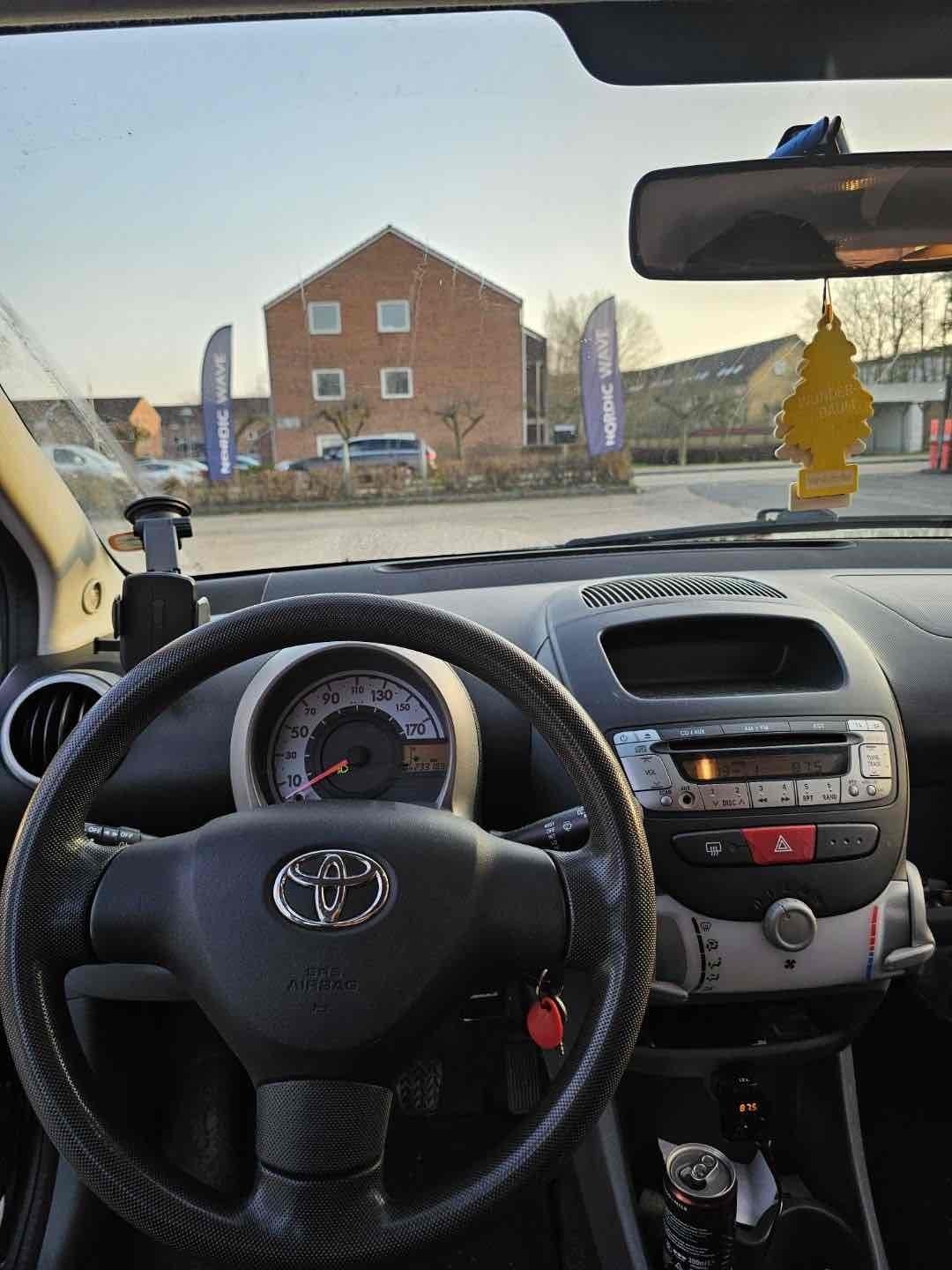 Sort Toyota Aygo fra 2008