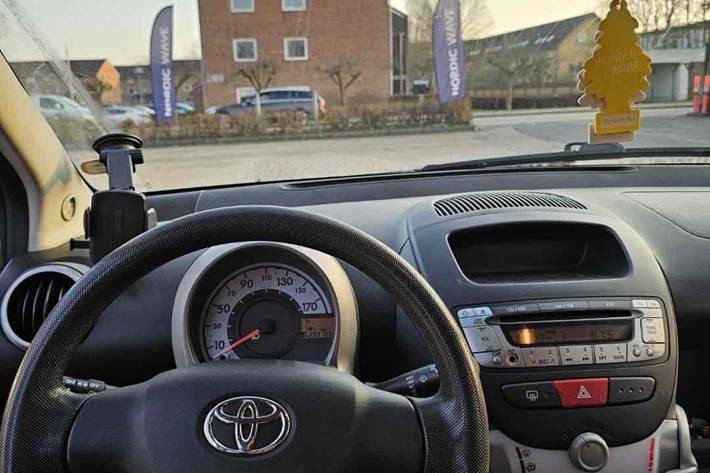Sort Toyota Aygo fra 2008