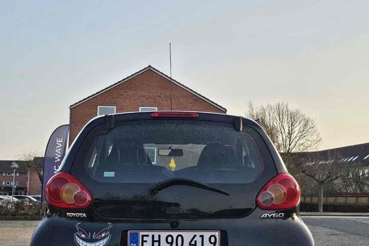 Sort Toyota Aygo fra 2008