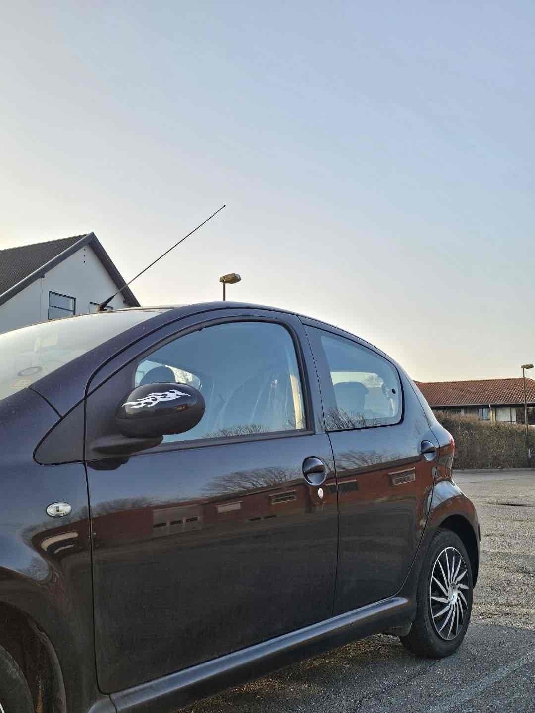 Sort Toyota Aygo fra 2008