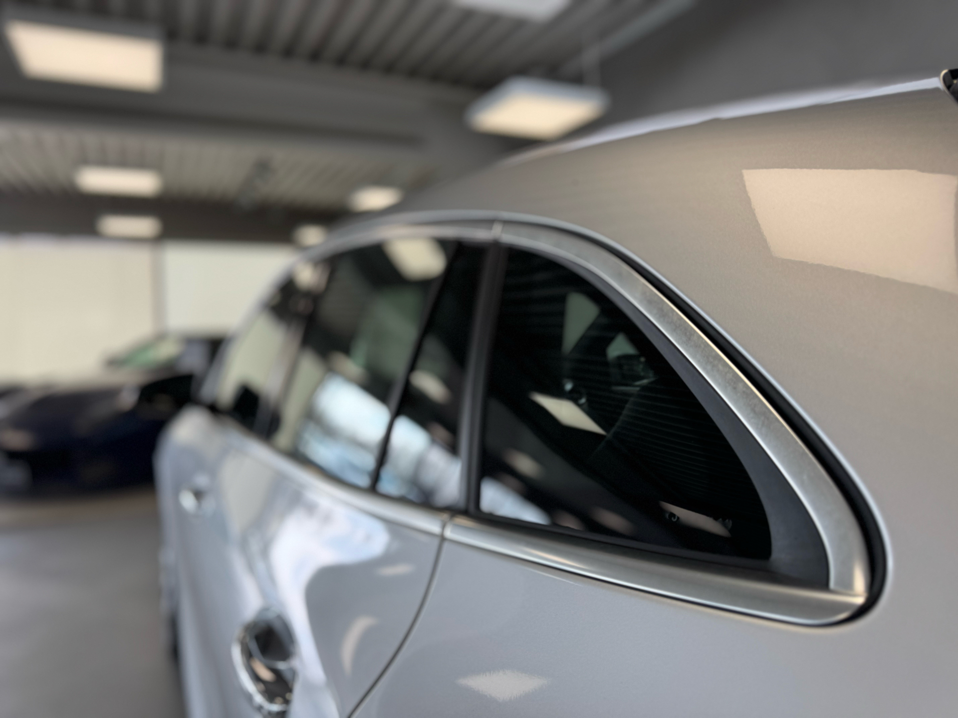 Sølv Mercedes EQA 250+ fra 2023