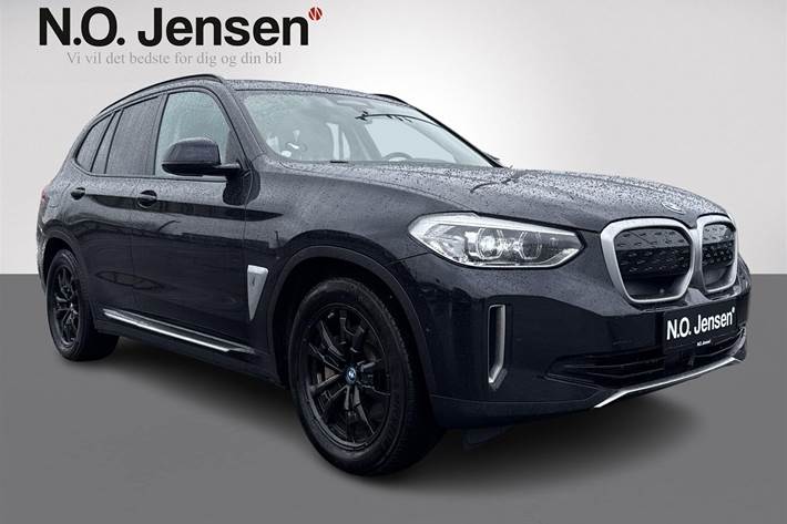 Blå BMW iX3 fra 2021