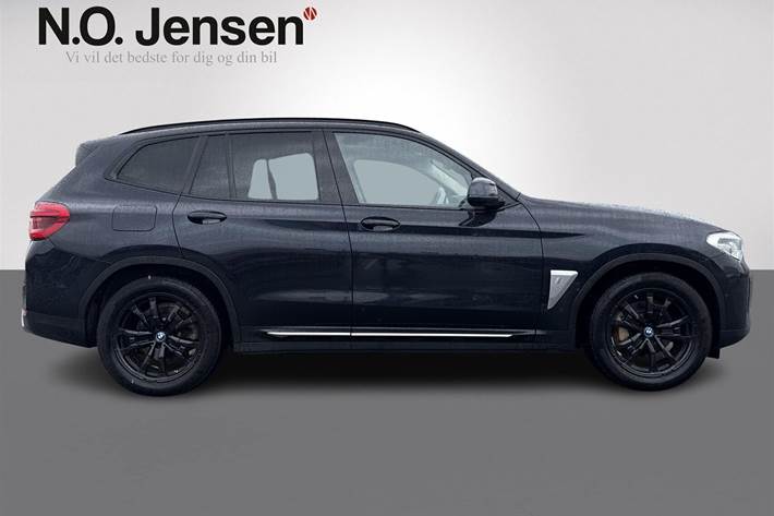 Blå BMW iX3 fra 2021