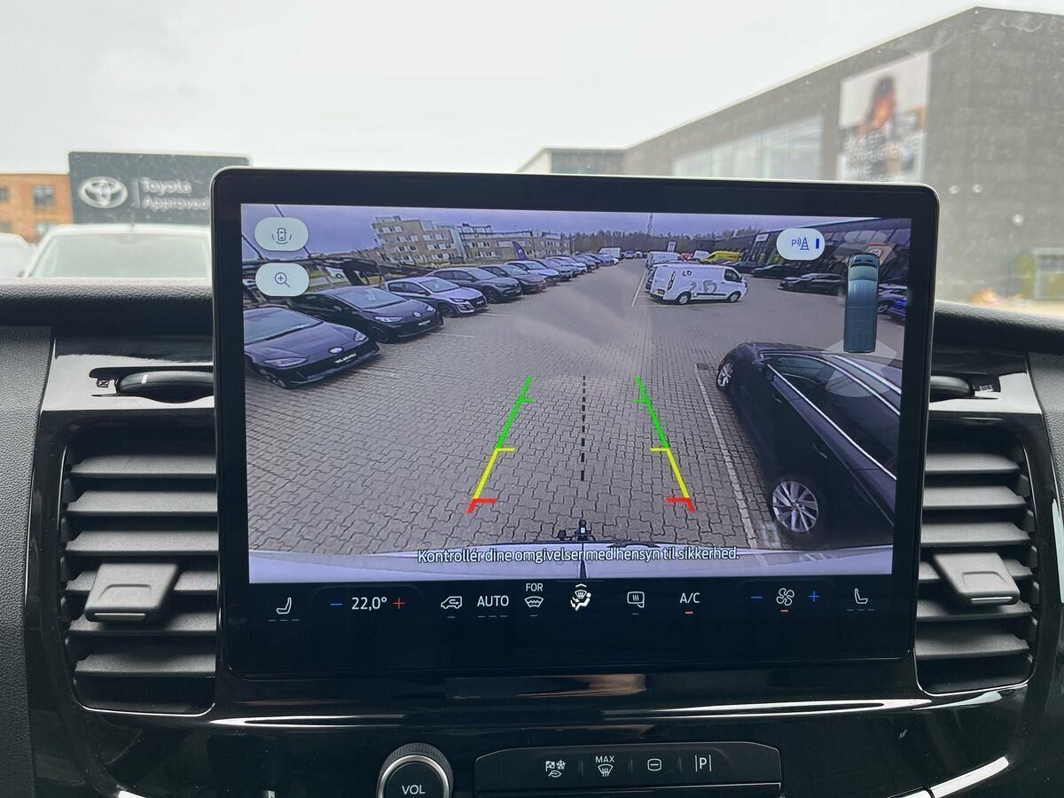 Hvid Ford Transit fra 2024