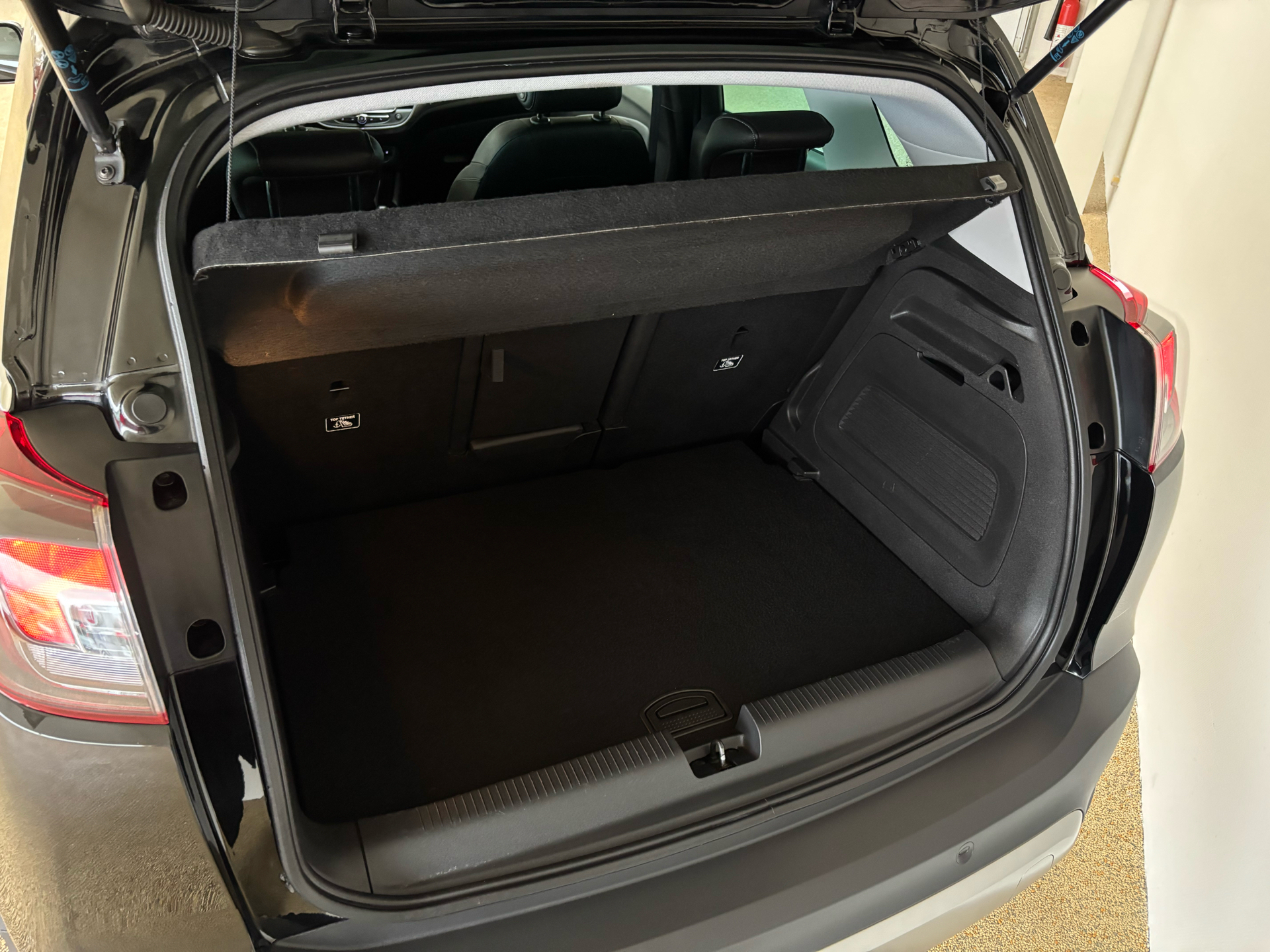 Sort Opel Crossland X fra 2020