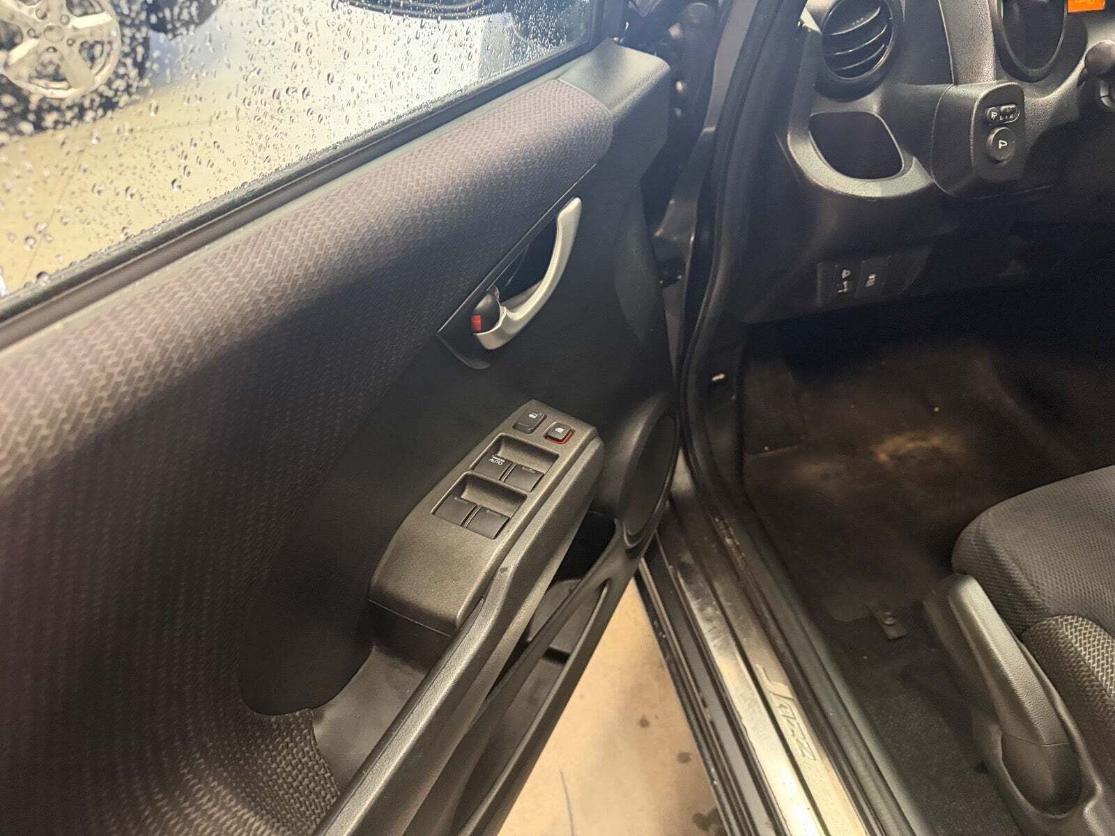 Grå Honda Jazz fra 2011