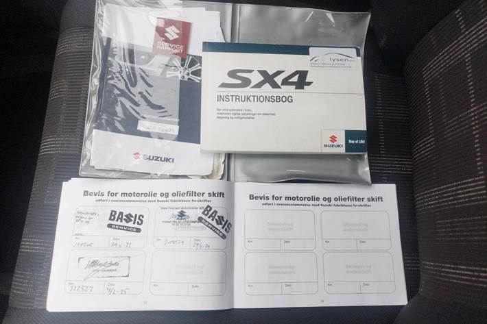 Rød Suzuki SX4 fra 2012