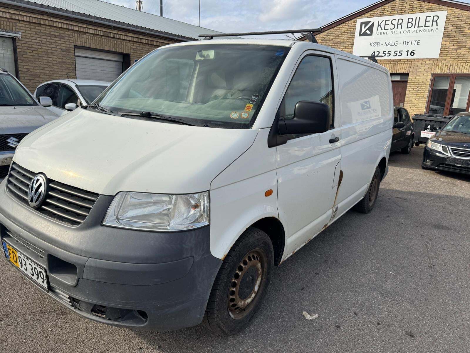 VW Transporter 2,5 TDi 102 Kassevogn lang