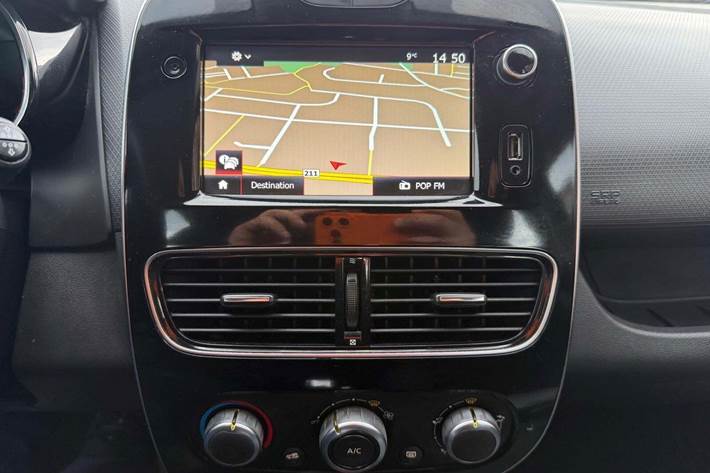 Grå Renault Clio IV fra 2019