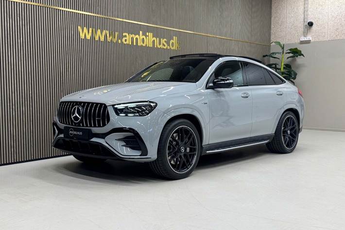 Grå Mercedes GLE53 fra 2025 set udefra