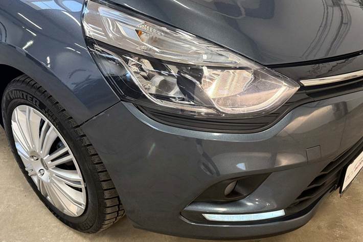 Blå Renault Clio IV fra 2018