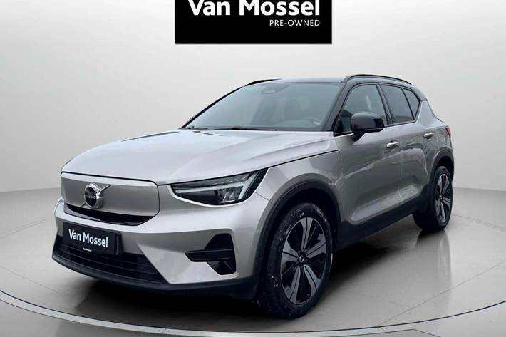 Beige Volvo XC40 fra 2023
