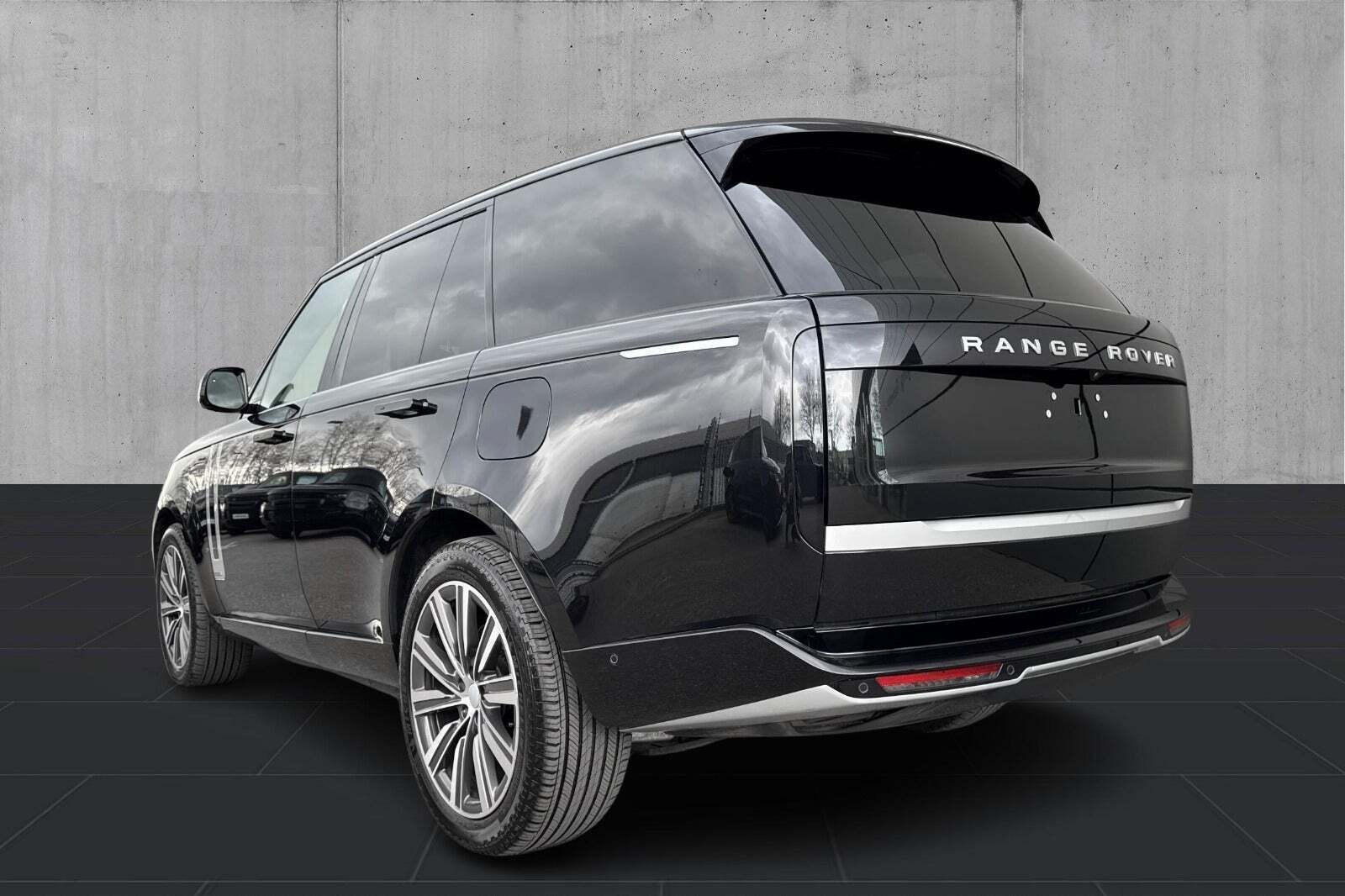 Sort Land Rover Range Rover fra 2025