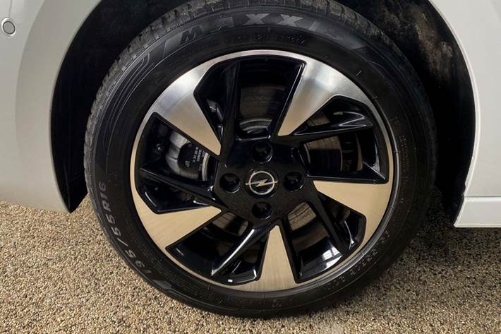 Hvid Opel Corsa-e fra 2023