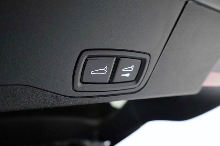 Grå Porsche Taycan fra 2023