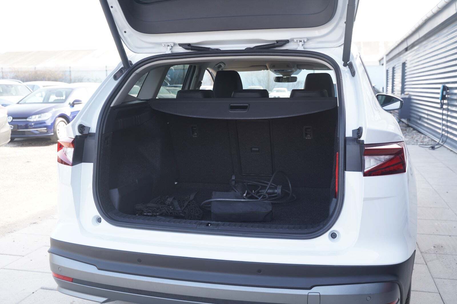 Hvid Skoda Enyaq fra 2023