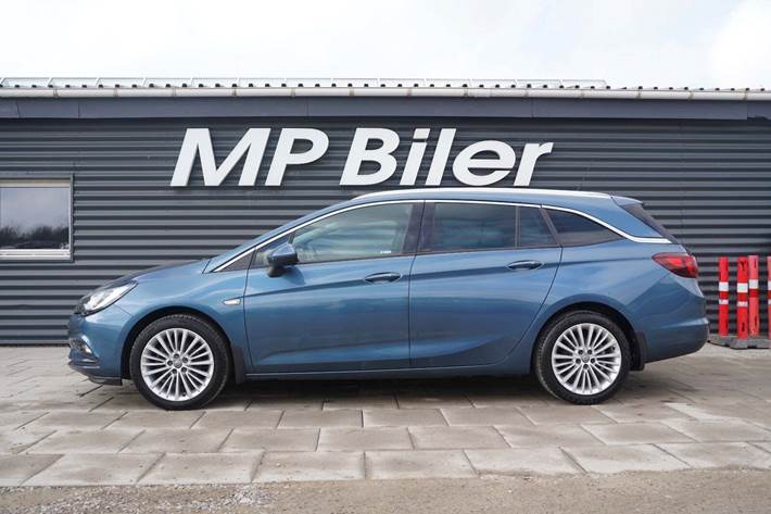 Blå Opel Astra fra 2017