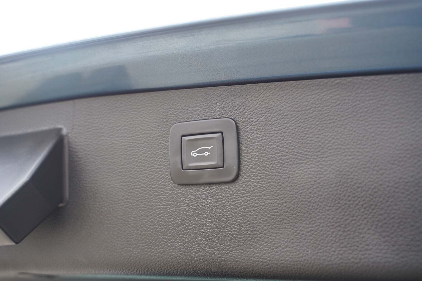 Blå Opel Astra fra 2017