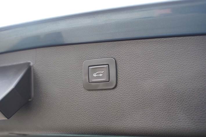 Blå Opel Astra fra 2017