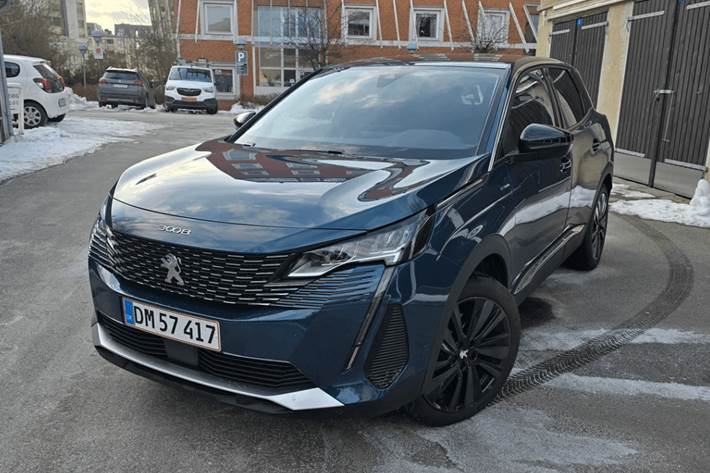 Blå Peugeot 3008 fra 2022