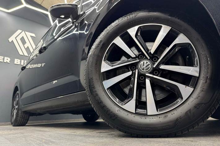 Sort VW Touran fra 2019