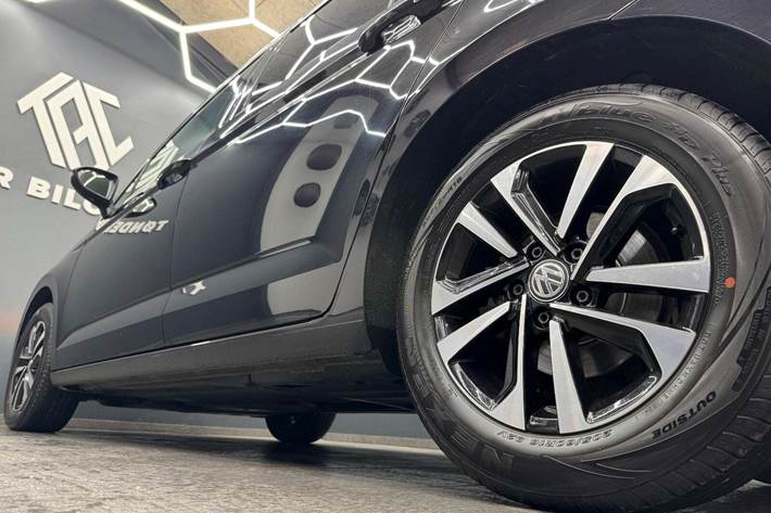 Sort VW Touran fra 2019