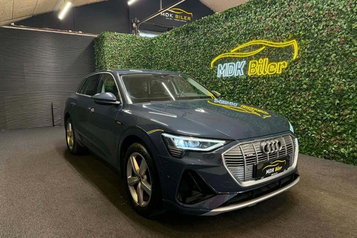 undefined Audi e-tron fra 2021 set udefra