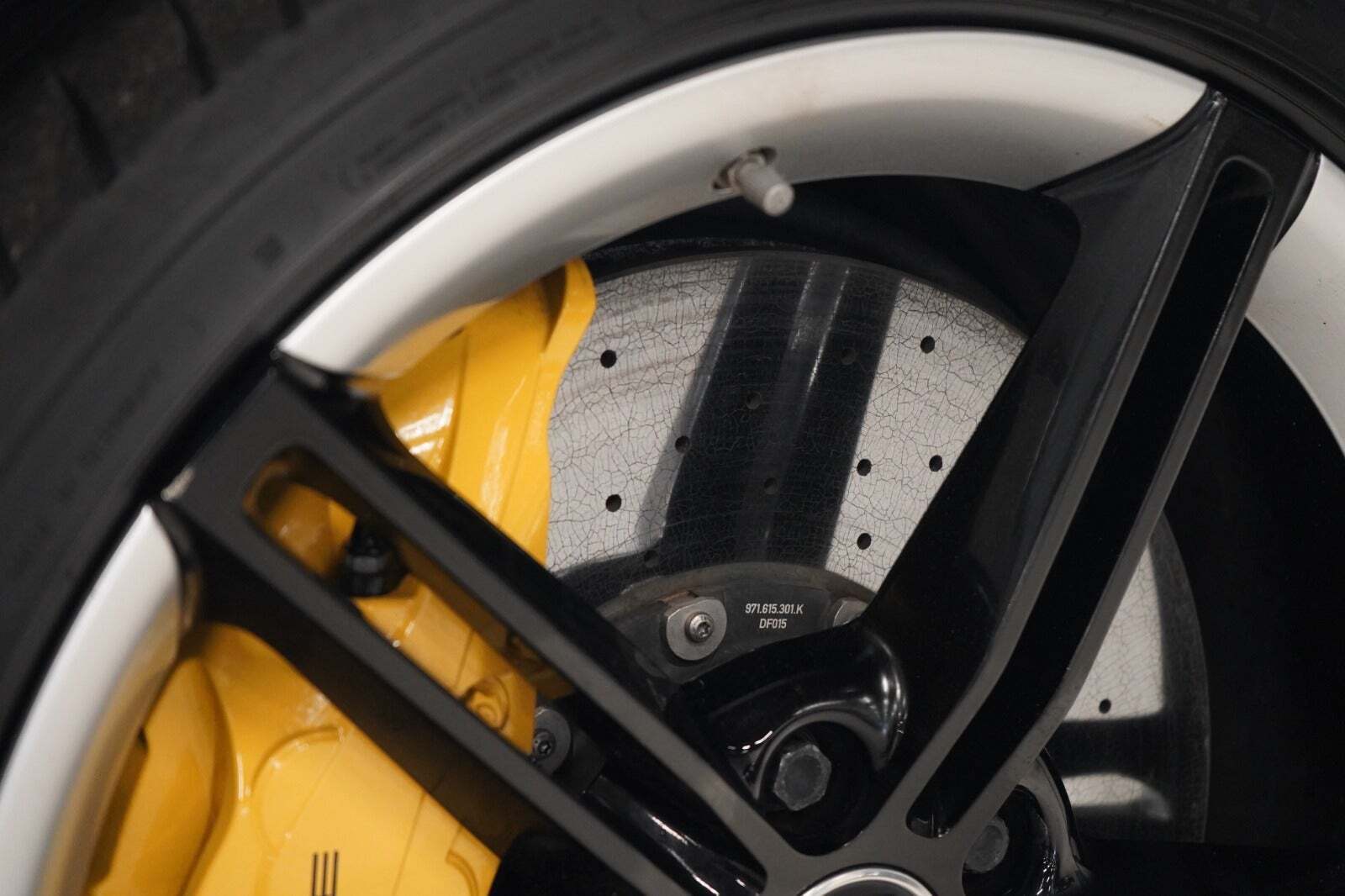 Hvid Porsche Taycan Turbo fra 2020