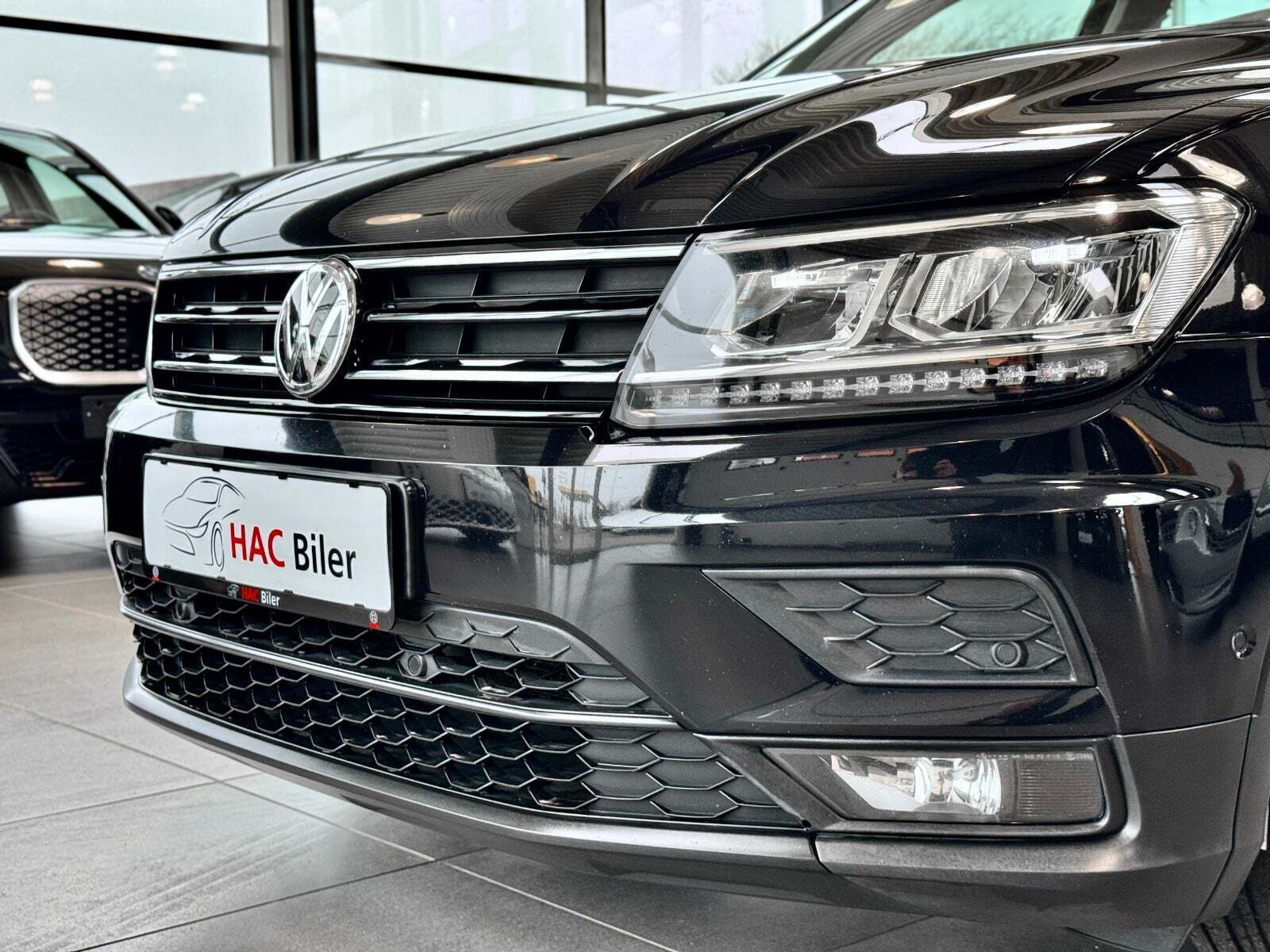 Gul VW Tiguan fra 2018