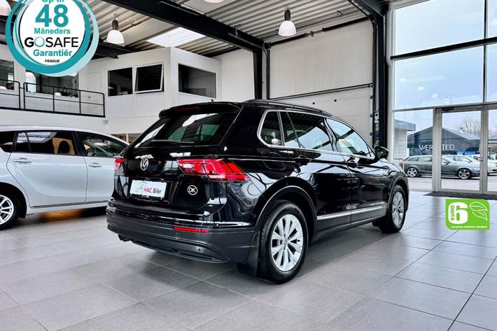 Gul VW Tiguan fra 2018