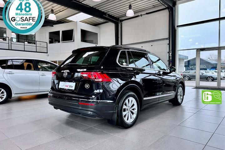 Gul VW Tiguan fra 2018