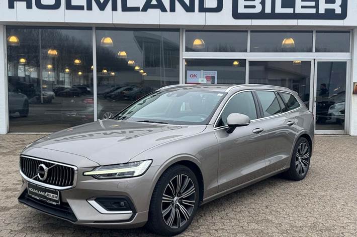 Beige Volvo V60 fra 2019