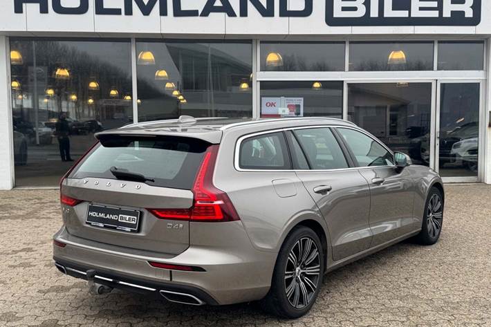 Beige Volvo V60 fra 2019