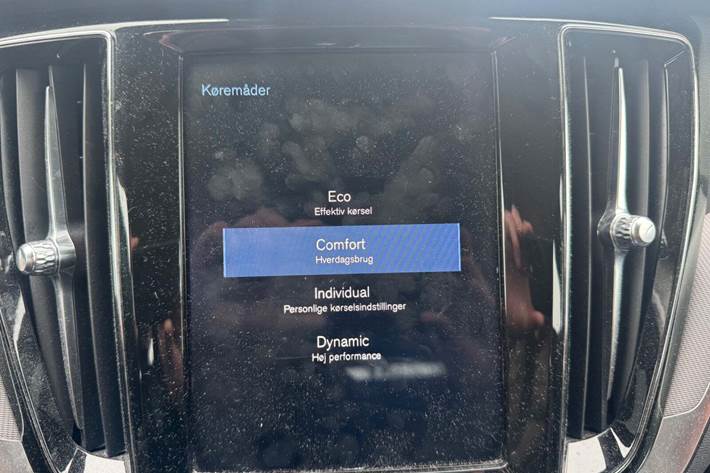 Beige Volvo V60 fra 2019