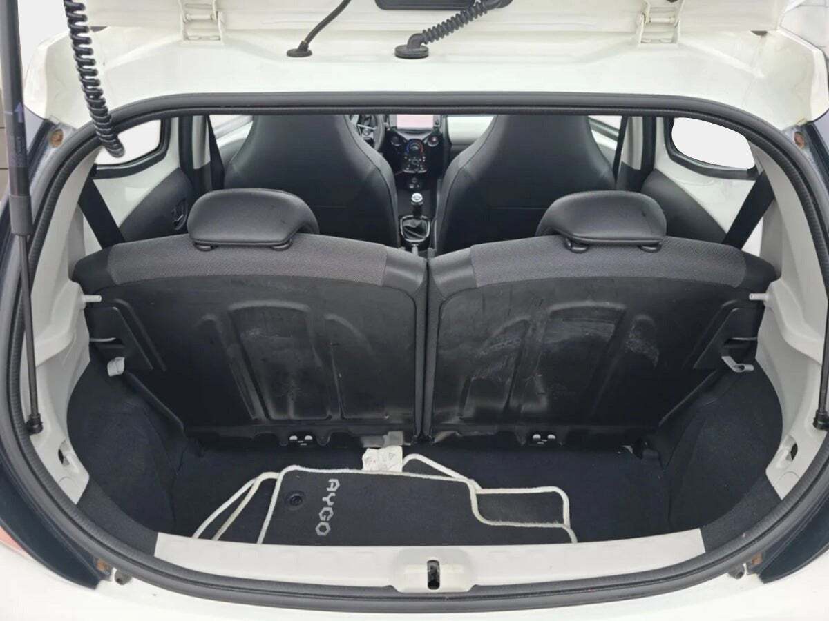 Hvid Toyota Aygo fra 2015