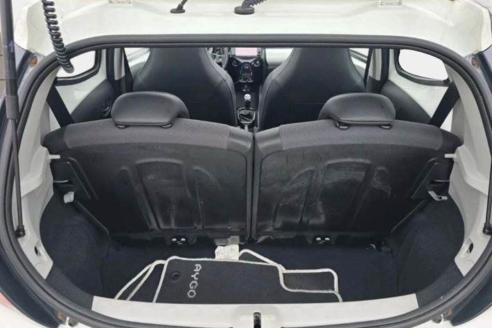 Hvid Toyota Aygo fra 2015