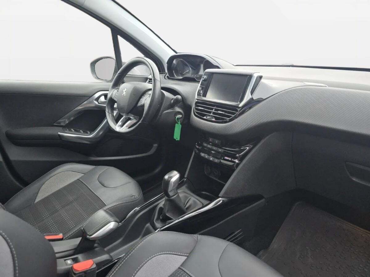 Sort Peugeot 2008 fra 2018