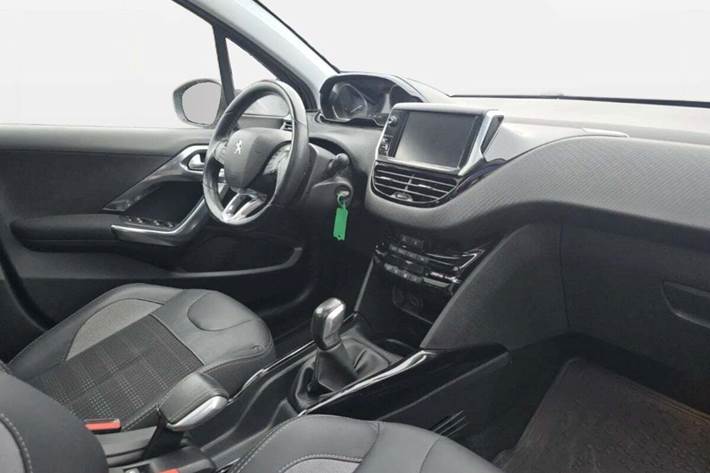 Sort Peugeot 2008 fra 2018