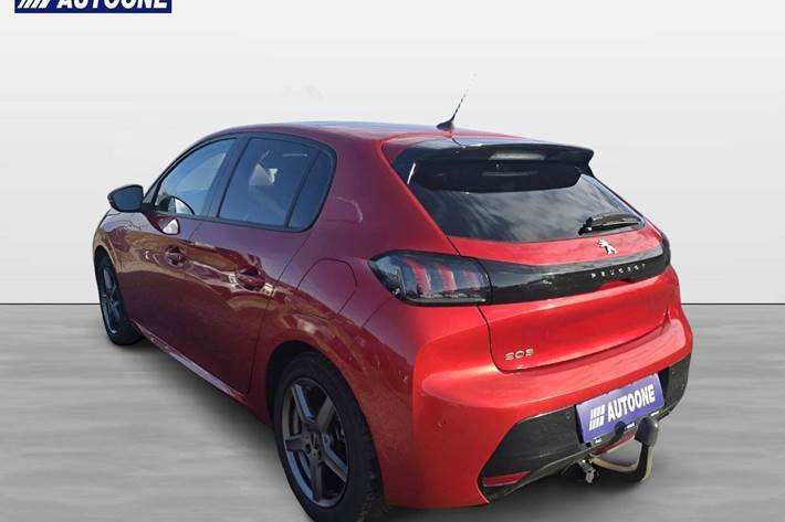 Rød Peugeot 208 fra 2020