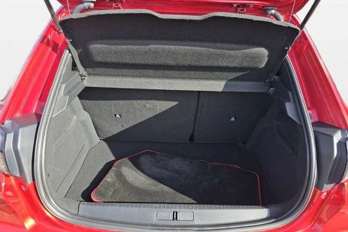 Rød Peugeot 208 fra 2020