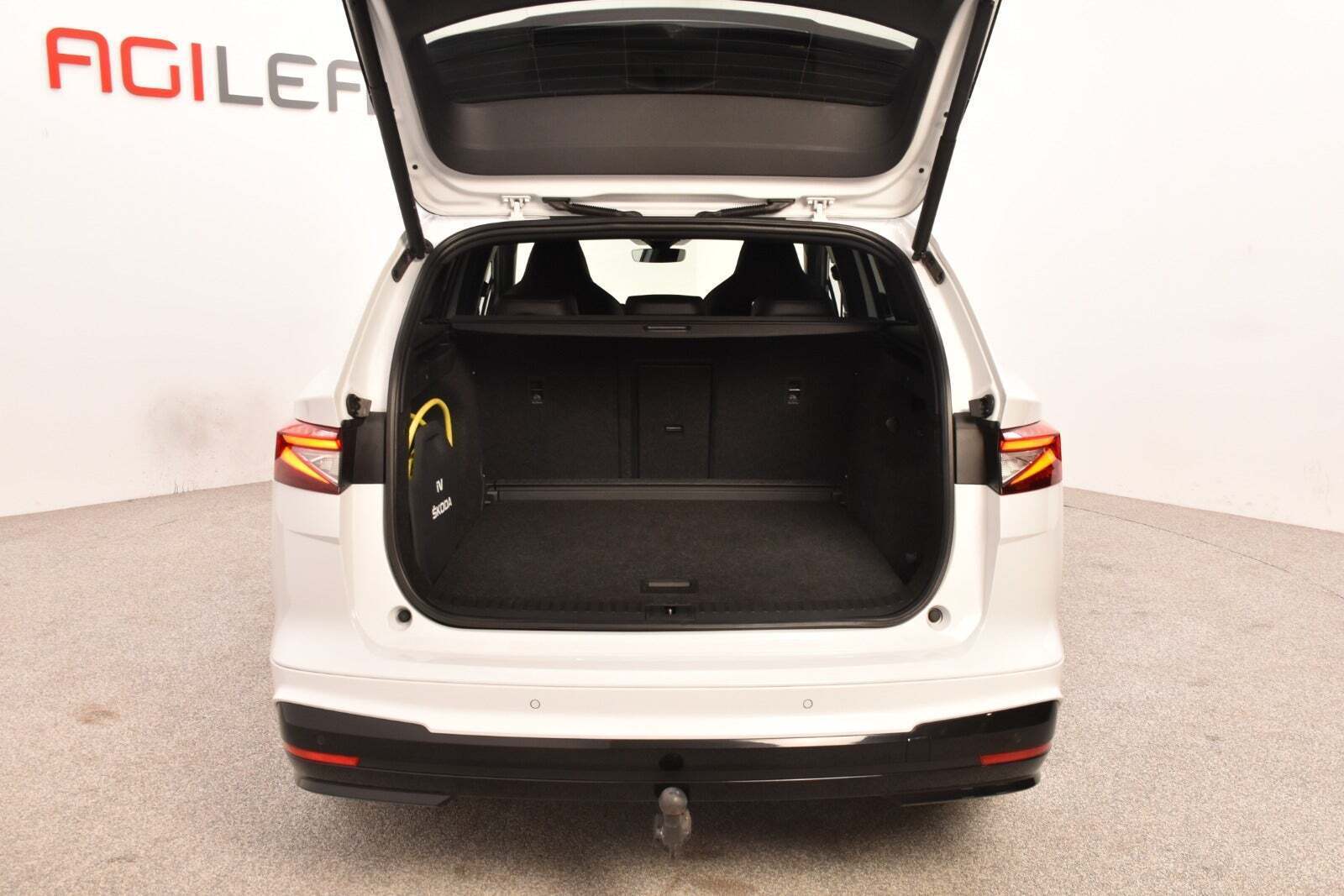 Hvid Skoda Enyaq fra 2022