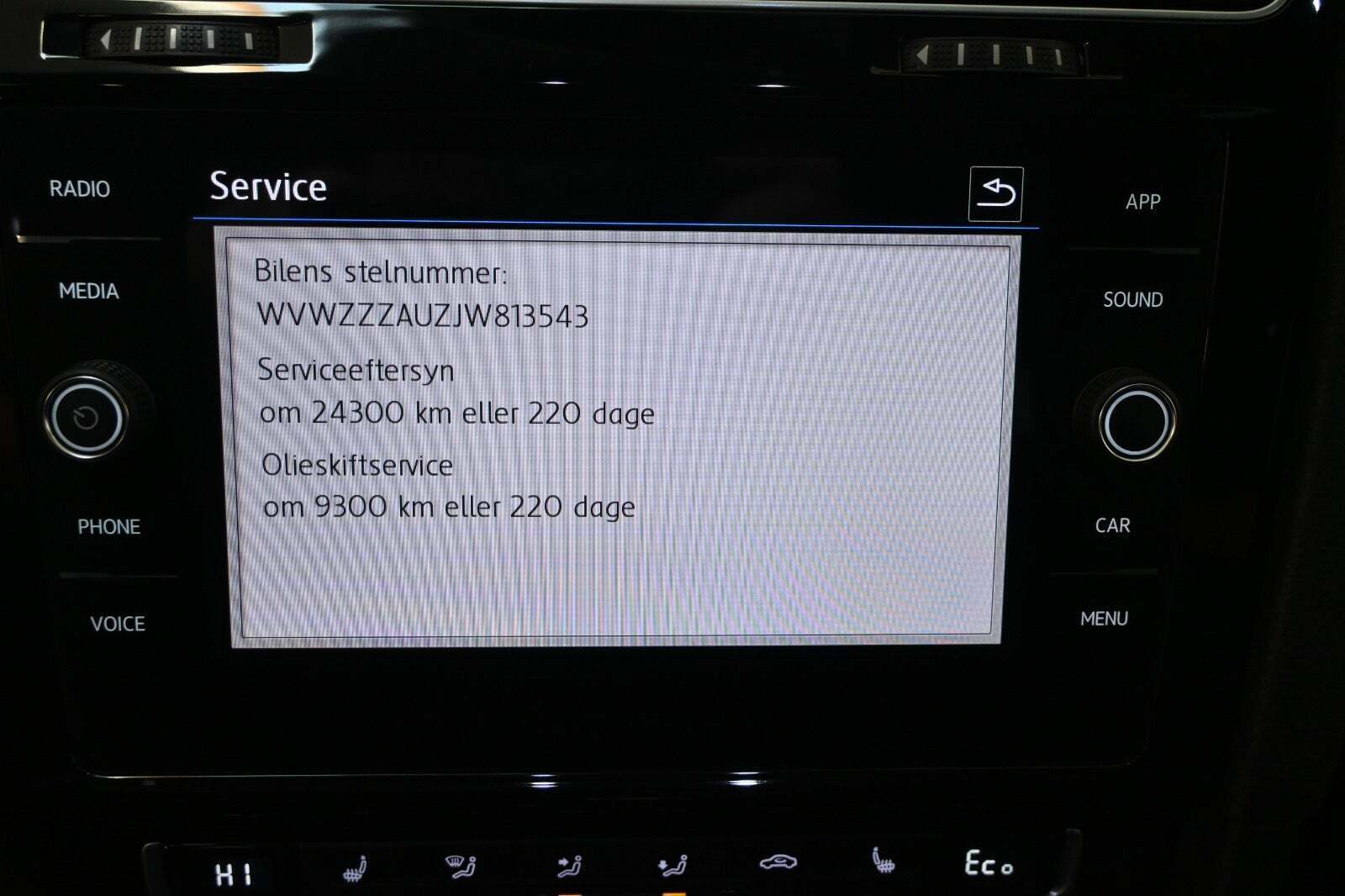 Grå VW Golf VII fra 2018