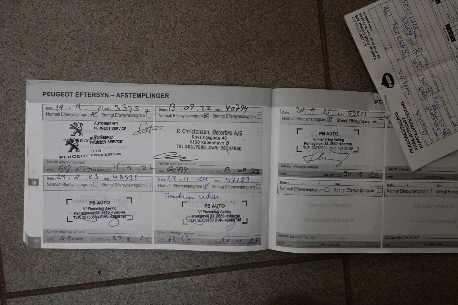 Grå Peugeot 2008 fra 2018