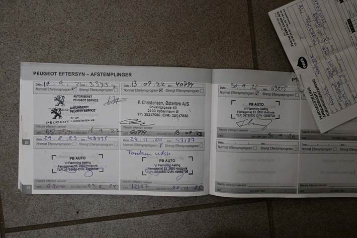 Grå Peugeot 2008 fra 2018