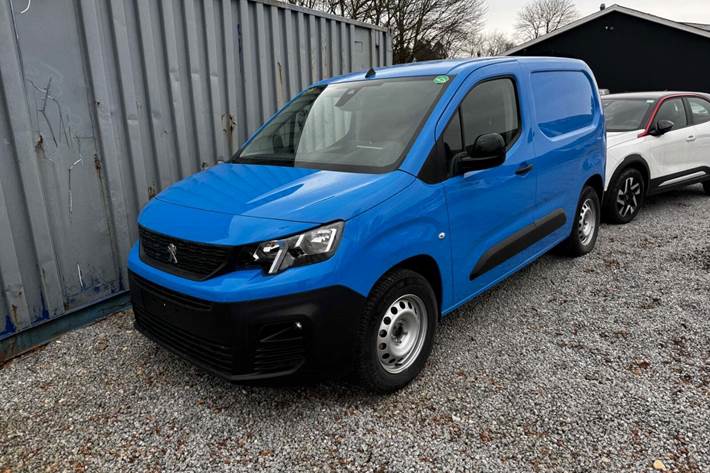 Blå Peugeot e-Partner fra 2023