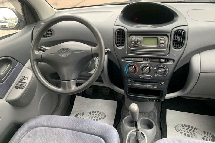 Grøn Toyota Yaris Verso fra 2002