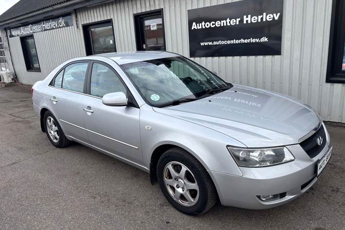 Sølv Hyundai Sonata fra 2006
