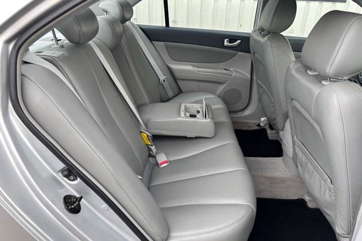 Sølv Hyundai Sonata fra 2006