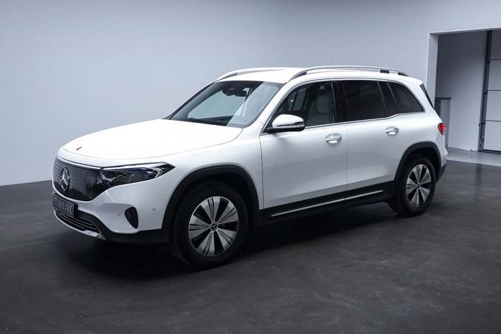 Hvid Mercedes EQB350 fra 2025