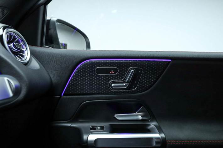 Hvid Mercedes EQB350 fra 2026